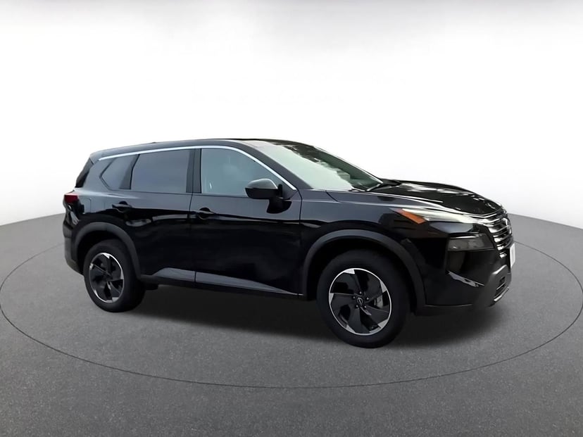 2025 Nissan Rogue - Image 2