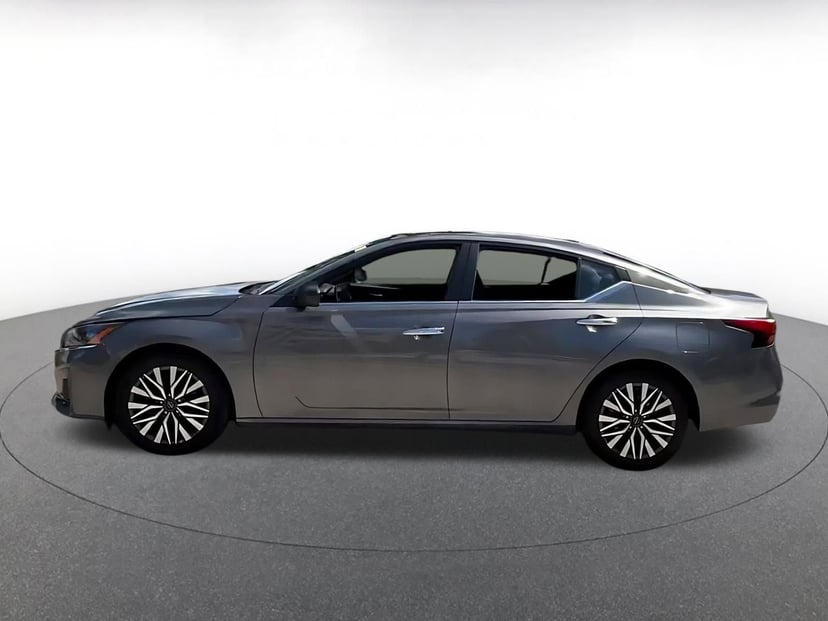 2025 Nissan Altima - Image 8