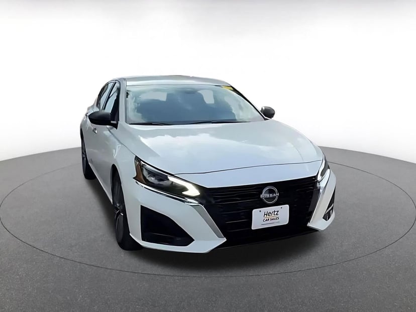 2025 Nissan Altima - Image 2