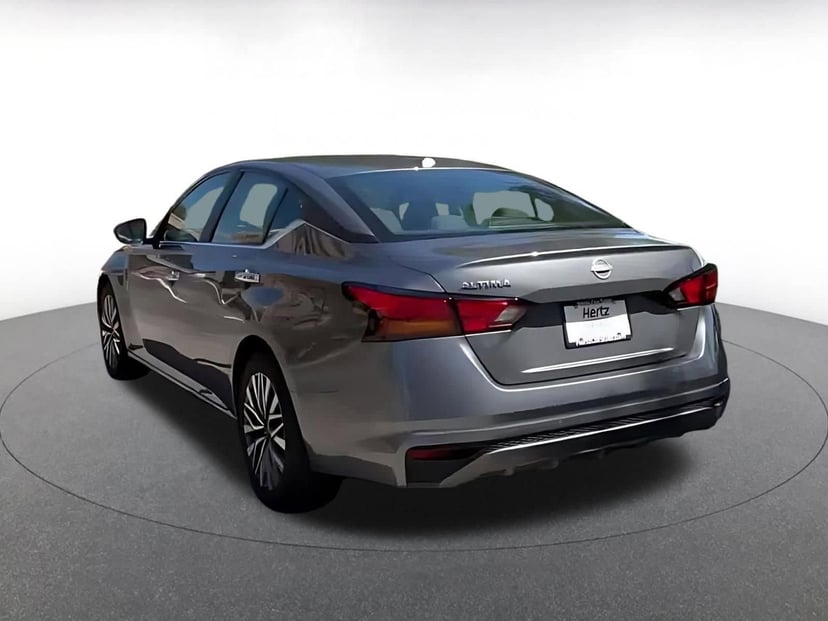 2025 Nissan Altima - Image 10