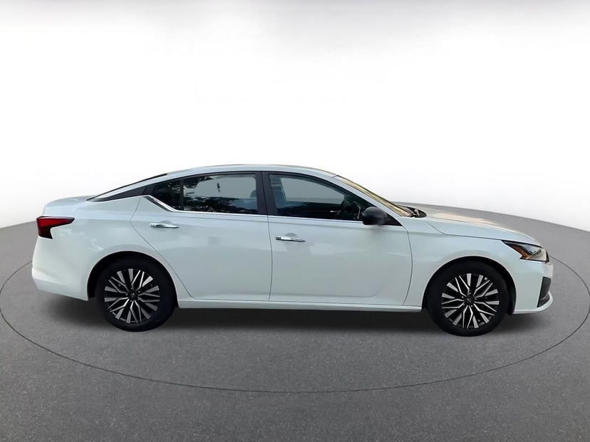 2025 Nissan Altima - Image 16