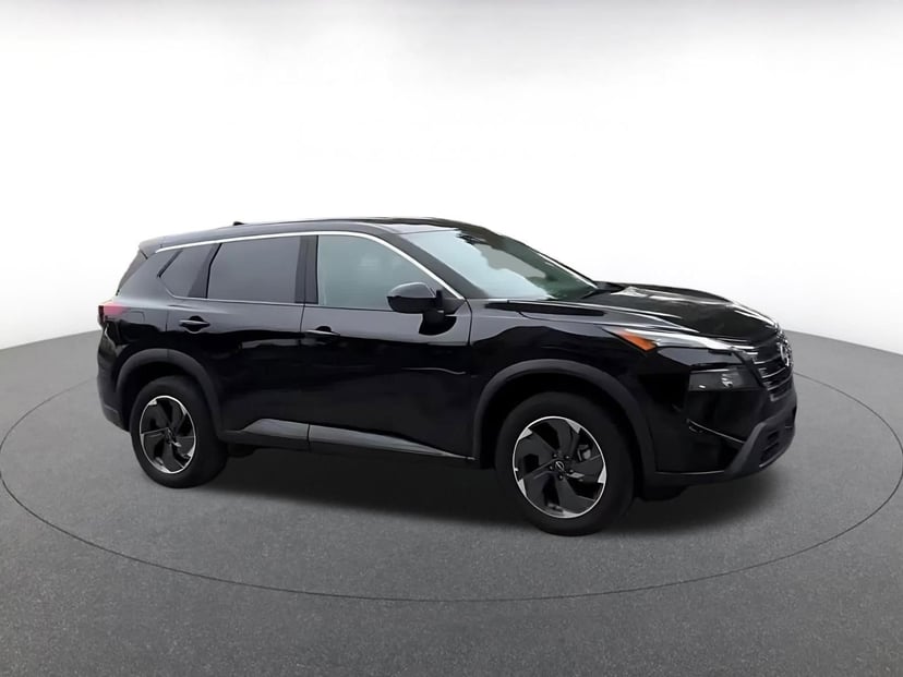 2025 Nissan Rogue - Image 2