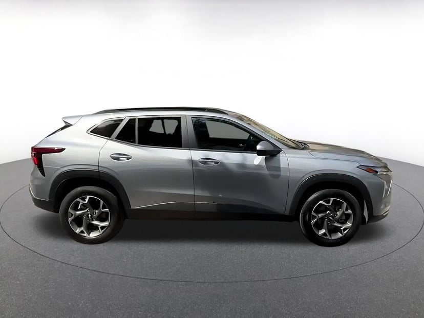2025 Chevrolet Trax - Image 16
