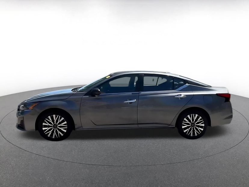 2025 Nissan Altima - Image 8