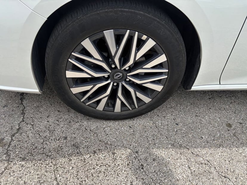 2025 Nissan Altima - Image 25