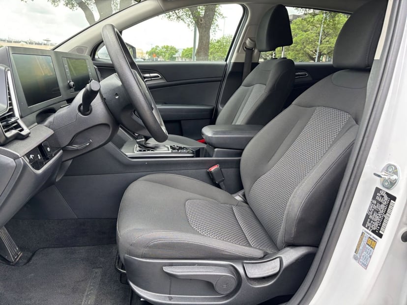 2025 Kia Sportage - Image 22