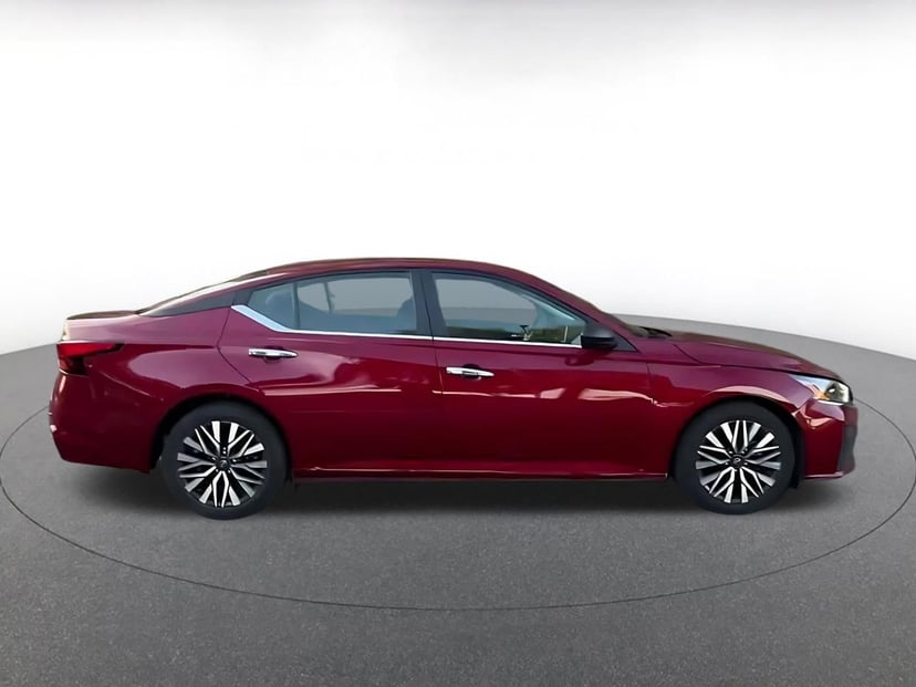 2025 Nissan Altima - Image 11