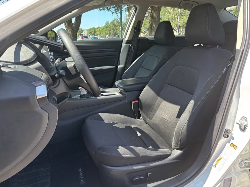 2025 Nissan Altima - Image 22