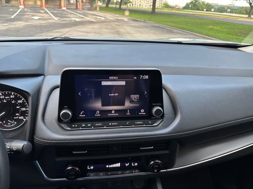 2025 Nissan Rogue - Image 17