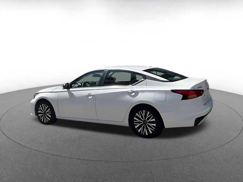 2025 Nissan Altima - Image 10