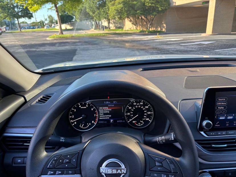 2025 Nissan Altima - Image 18