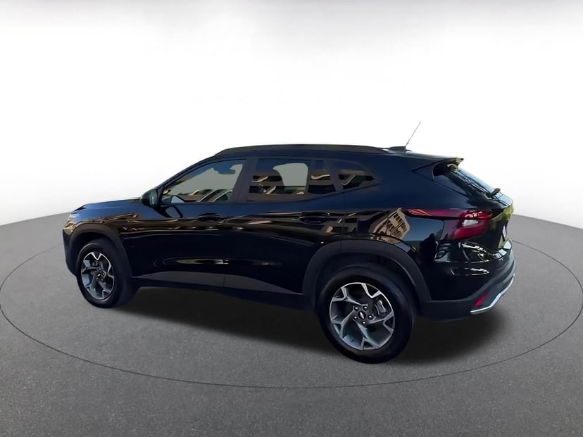2025 Chevrolet Trax - Image 8