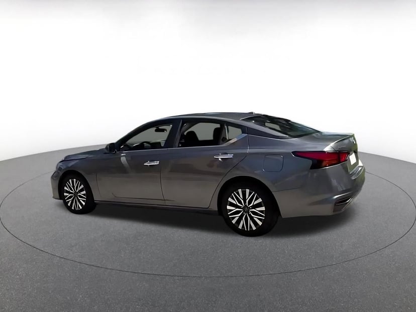 2025 Nissan Altima - Image 15