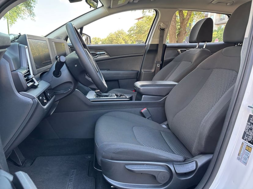 2025 Kia Sportage - Image 22