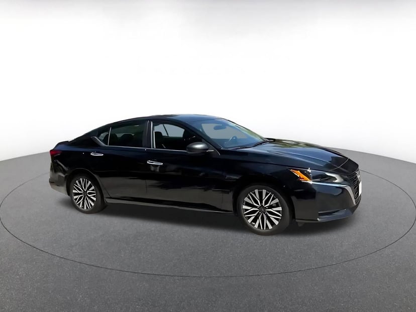 2025 Nissan Altima - Image 11