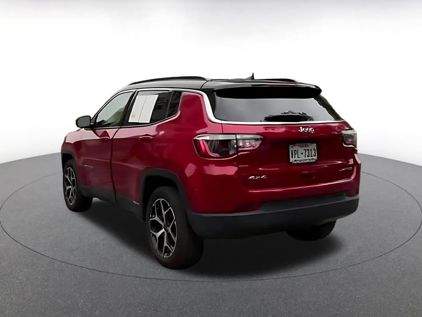 2025 Jeep Compass - Image 10