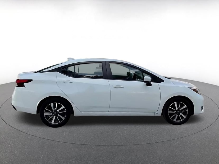 2025 Nissan Versa - Image 15