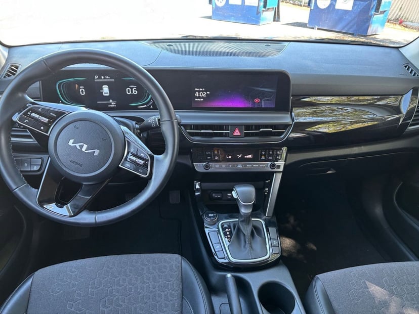 2025 Kia Seltos - Image 28