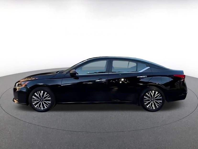 2025 Nissan Altima - Image 15
