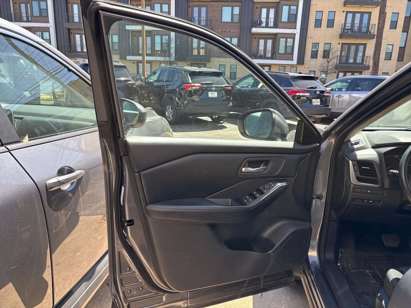 2025 Nissan Rogue - Image 18