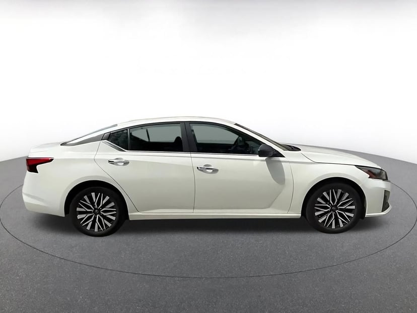 2025 Nissan Altima - Image 16