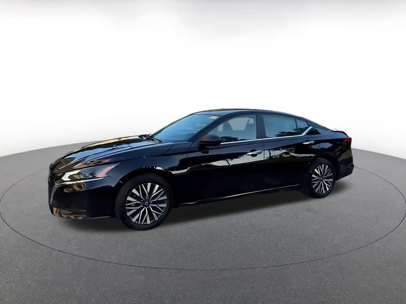 2025 Nissan Altima - Image 7