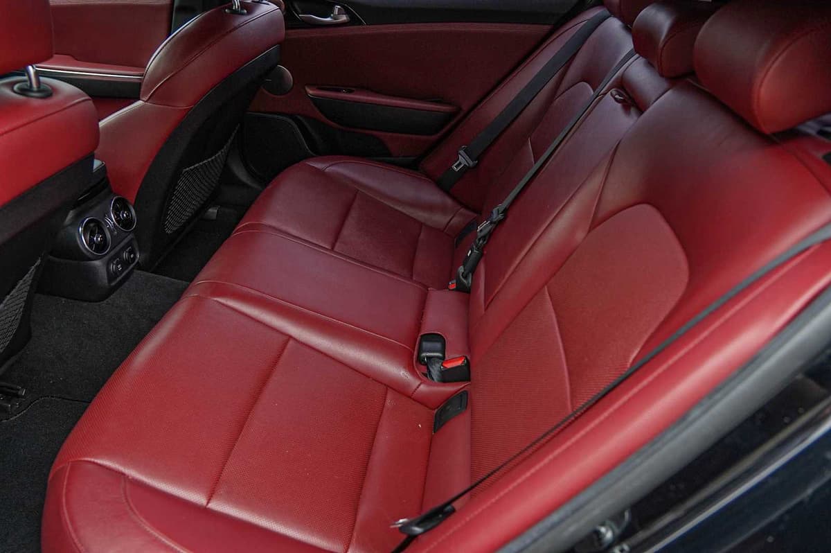 2021 Kia Stinger - Image 31