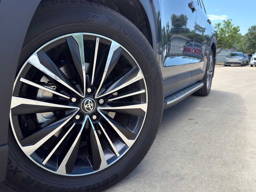 2025 Toyota Grand Highlander Hybrid - Image 2
