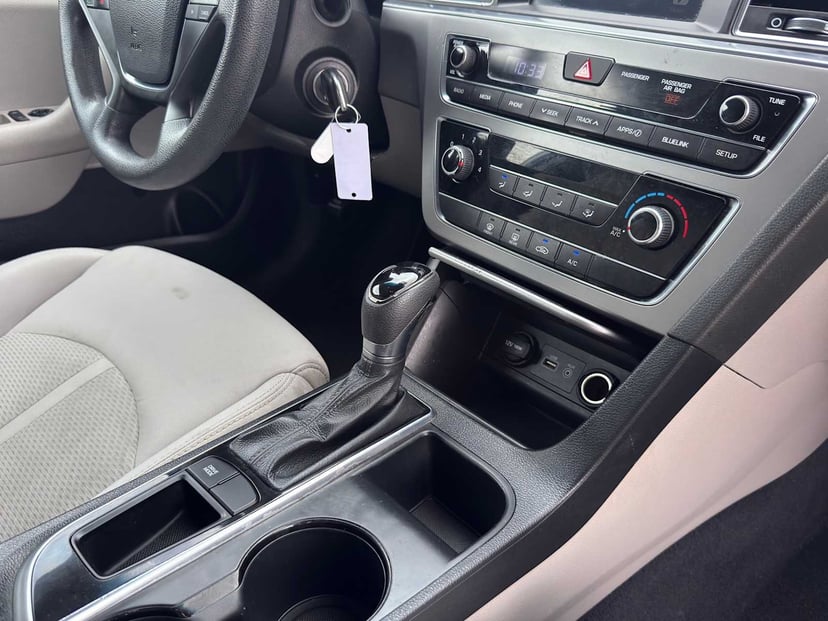 2016 Hyundai Sonata - Image 30