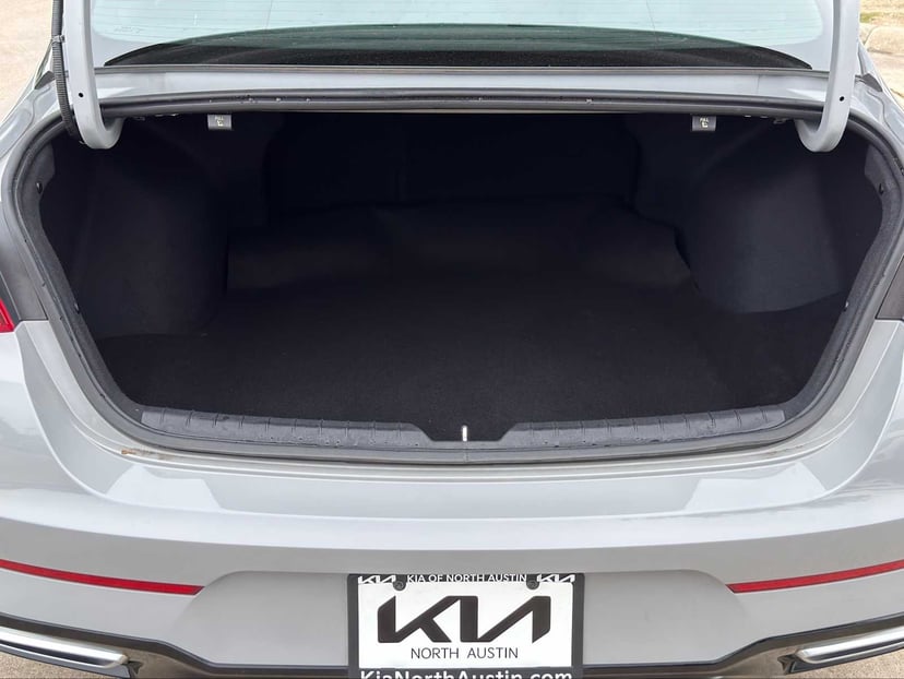2024 Kia K5 - Image 10