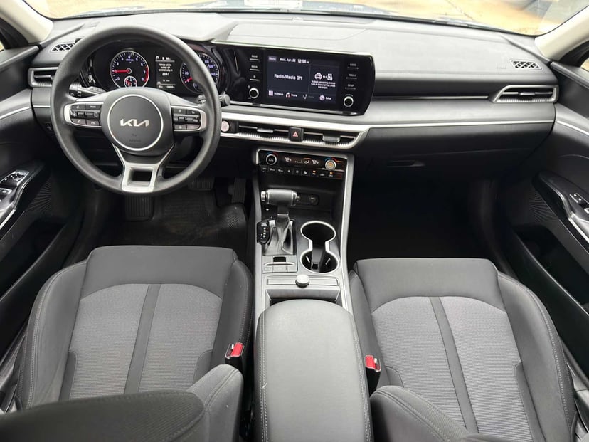 2022 Kia K5 - Image 17