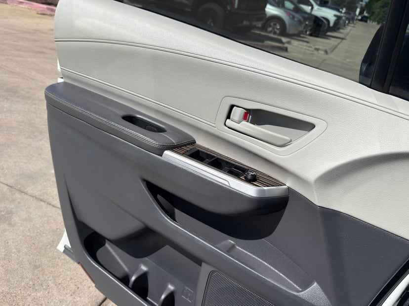 2021 Toyota Sienna - Image 21