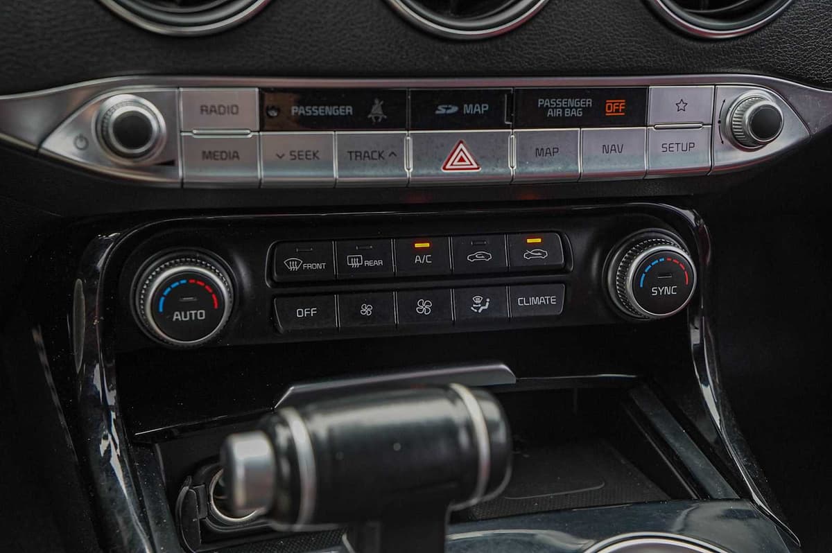 2021 Kia Stinger - Image 21