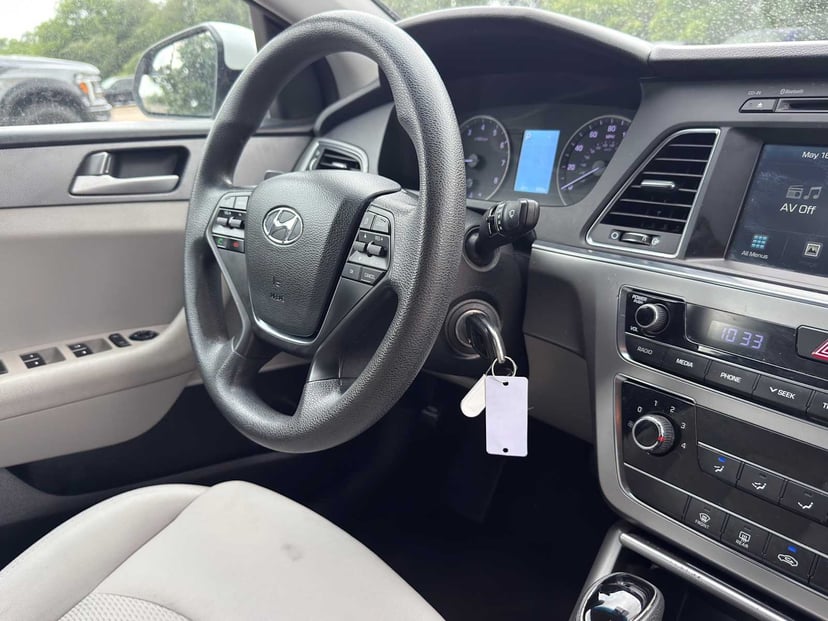 2016 Hyundai Sonata - Image 29