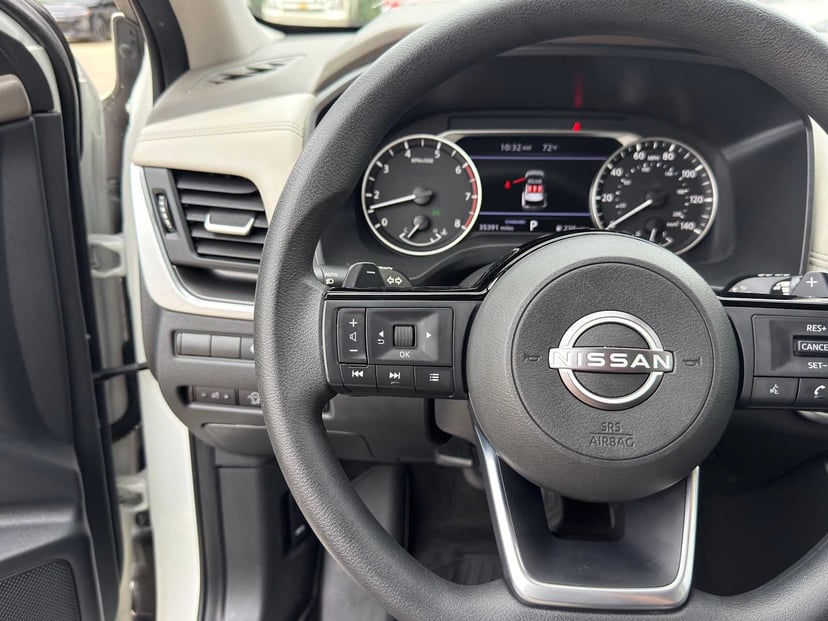 2023 Nissan Rogue - Image 18