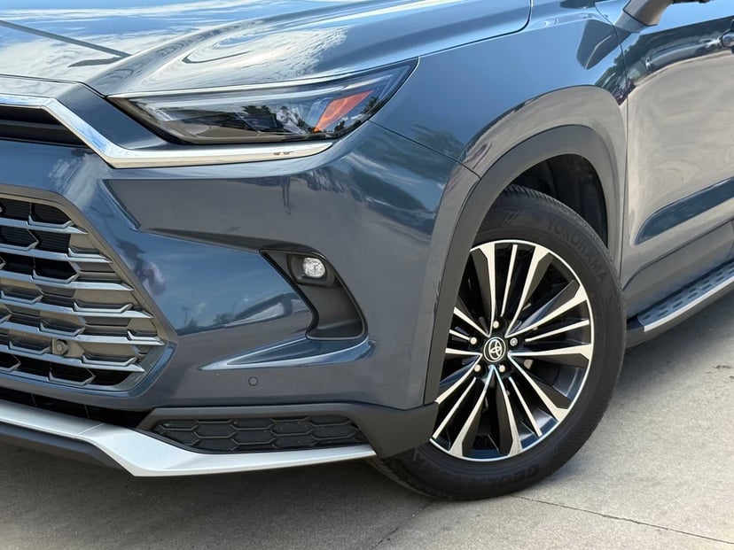 2025 Toyota Grand Highlander Hybrid - Image 3