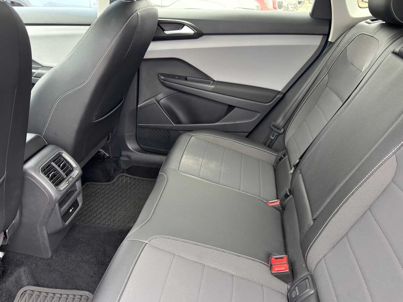 2022 Volkswagen Taos - Image 27