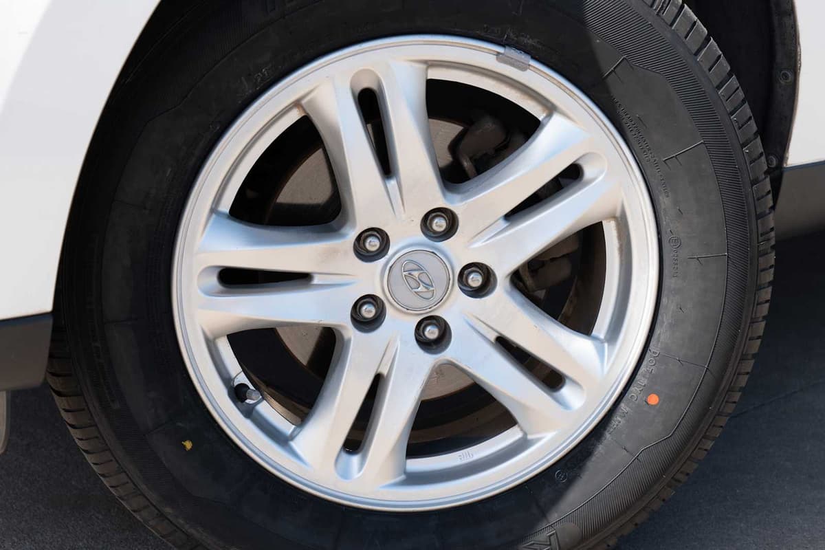 2012 Hyundai Santa Fe - Image 2