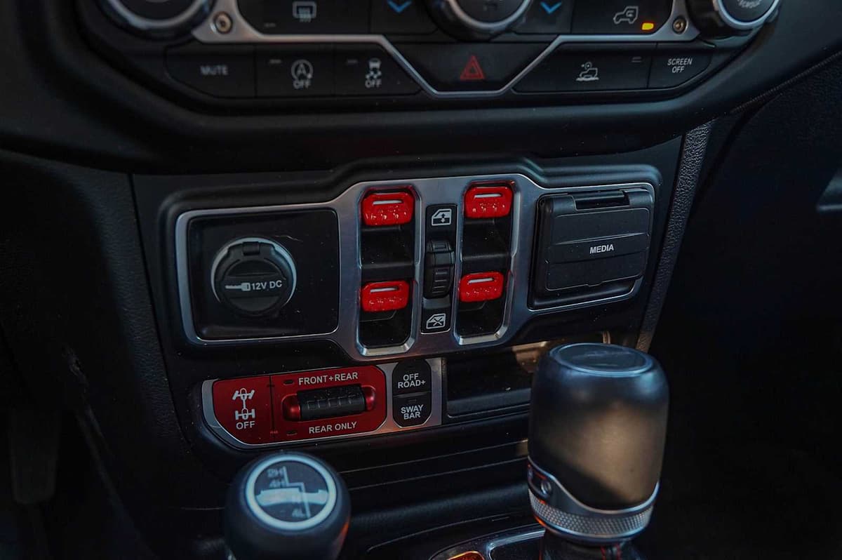 2023 Jeep Gladiator - Image 21