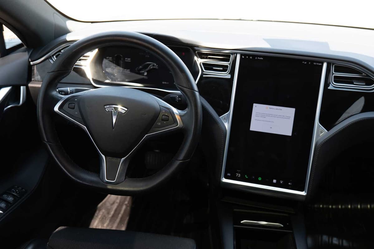 2017 Tesla Model S - Image 26
