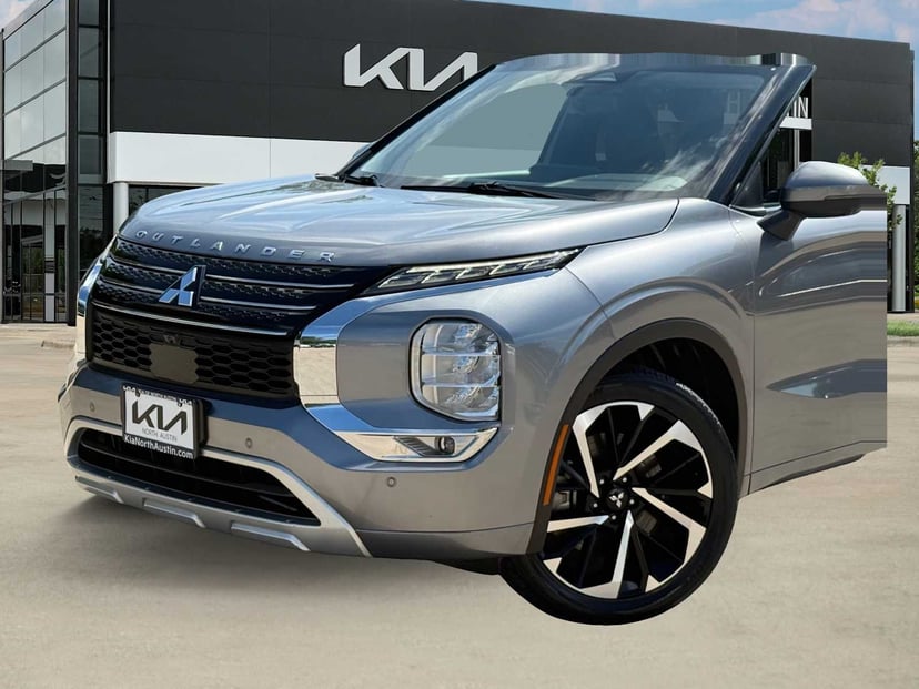 2022 Mitsubishi Outlander - Image 2