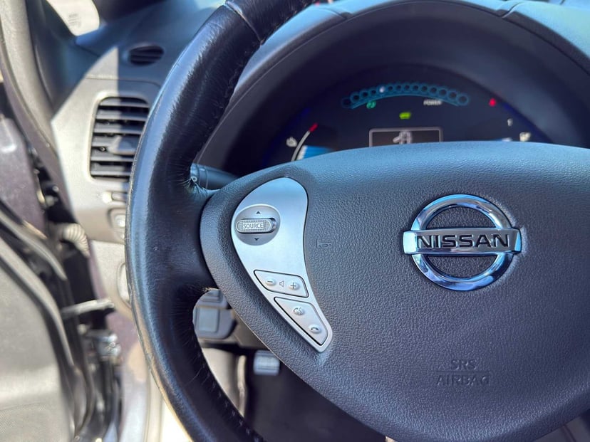 2013 Nissan LEAF - Image 16