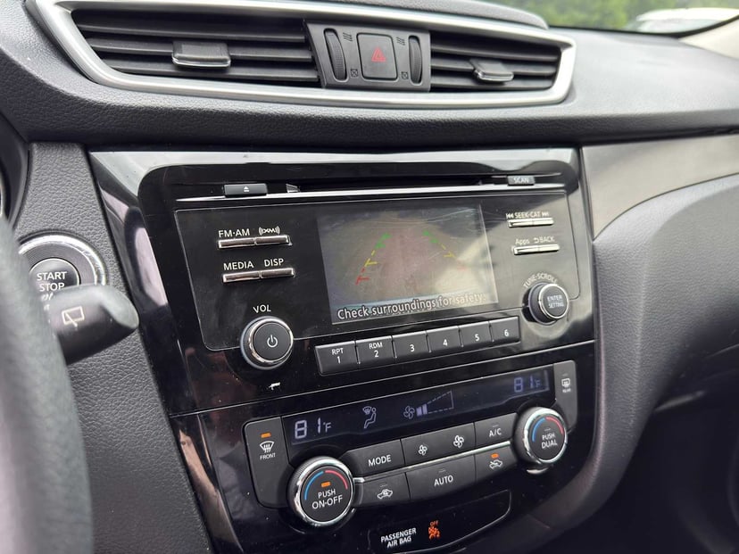 2015 Nissan Rogue - Image 12