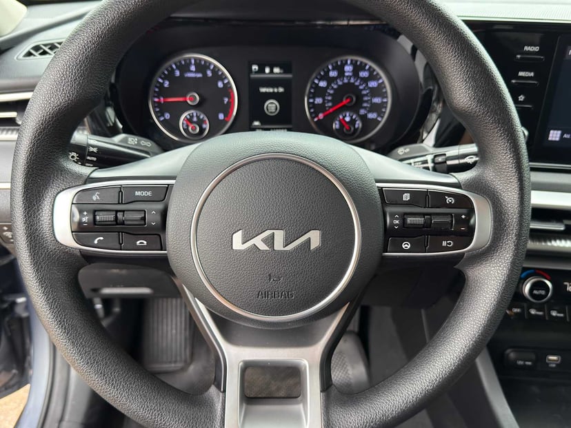 2022 Kia K5 - Image 12