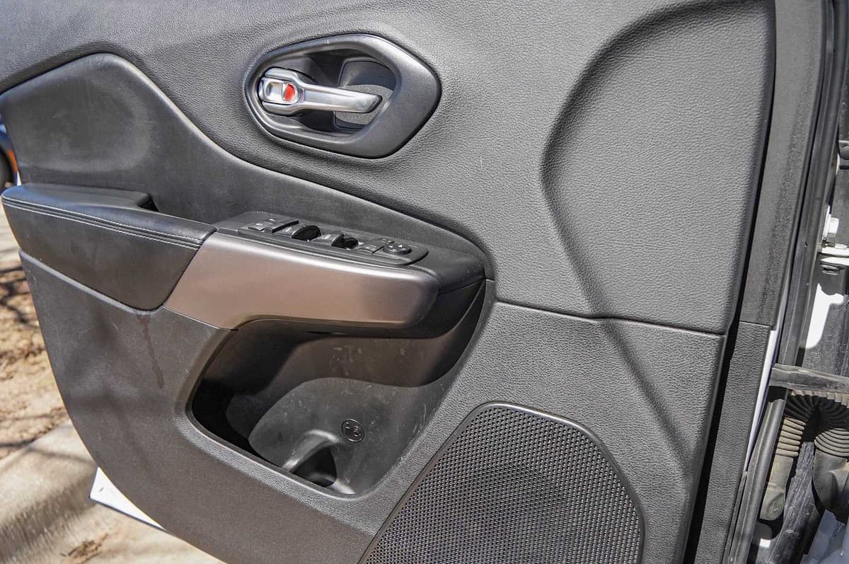 2019 Jeep Cherokee - Image 18