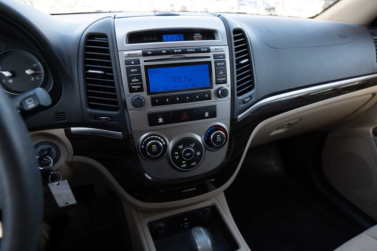 2012 Hyundai Santa Fe - Image 16