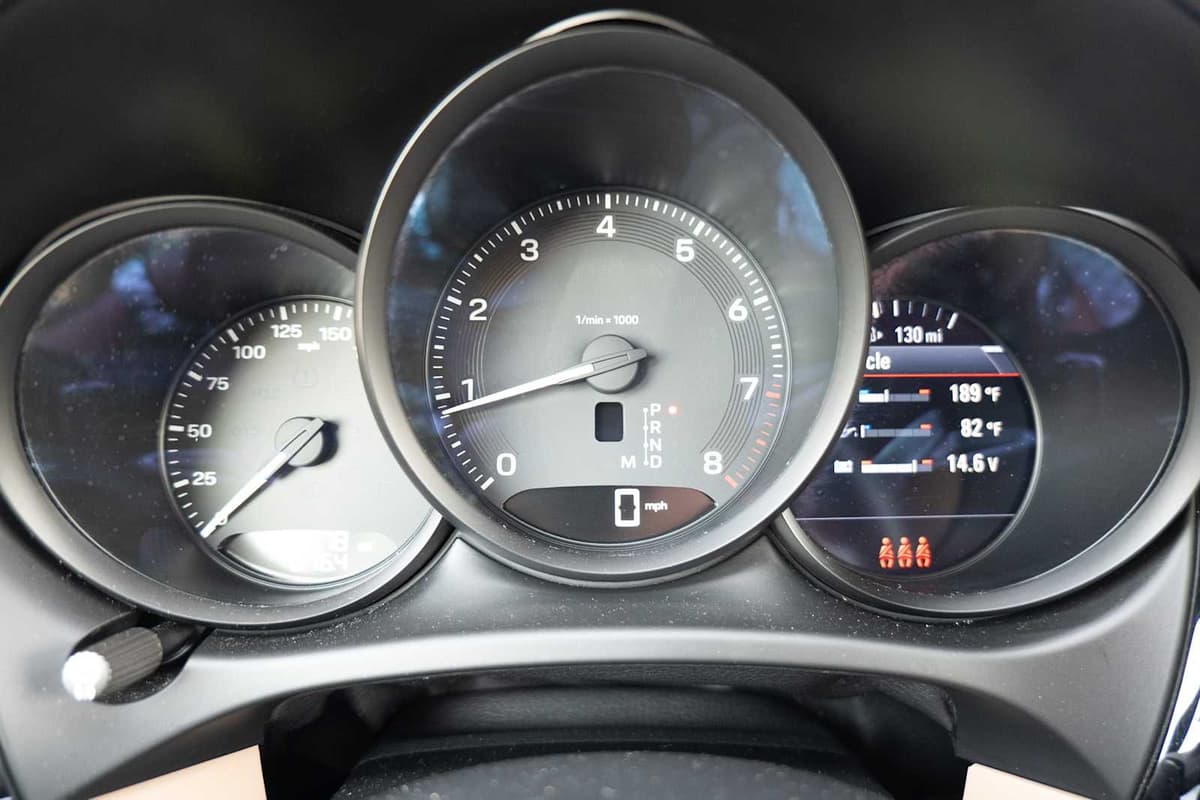 2024 Porsche Macan - Image 15