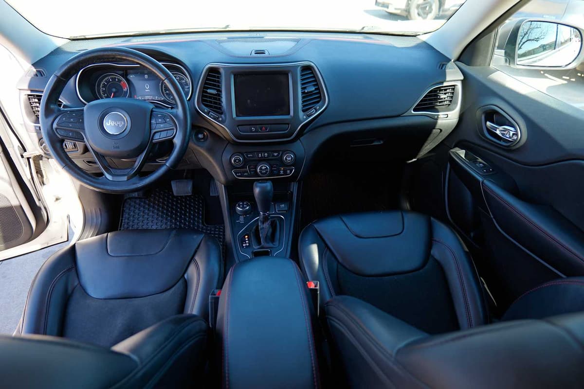 2020 Jeep Cherokee - Image 25