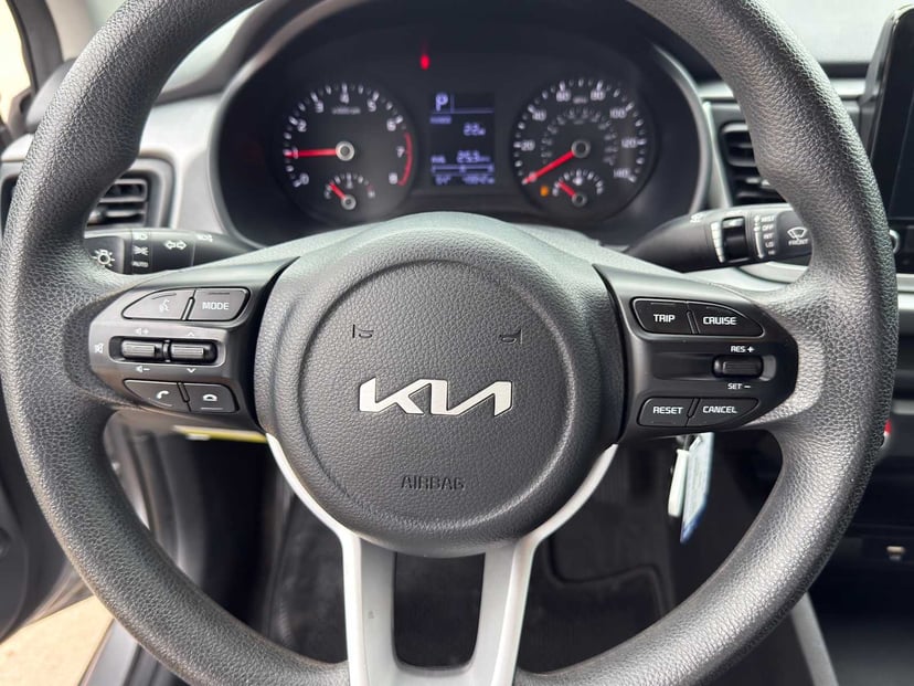 2023 Kia Rio - Image 13