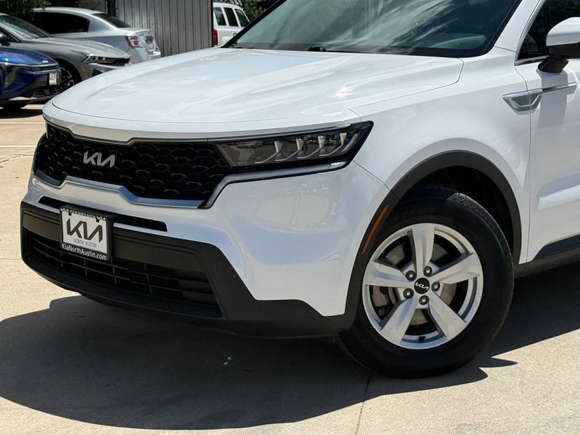 2023 Kia Sorento - Image 2